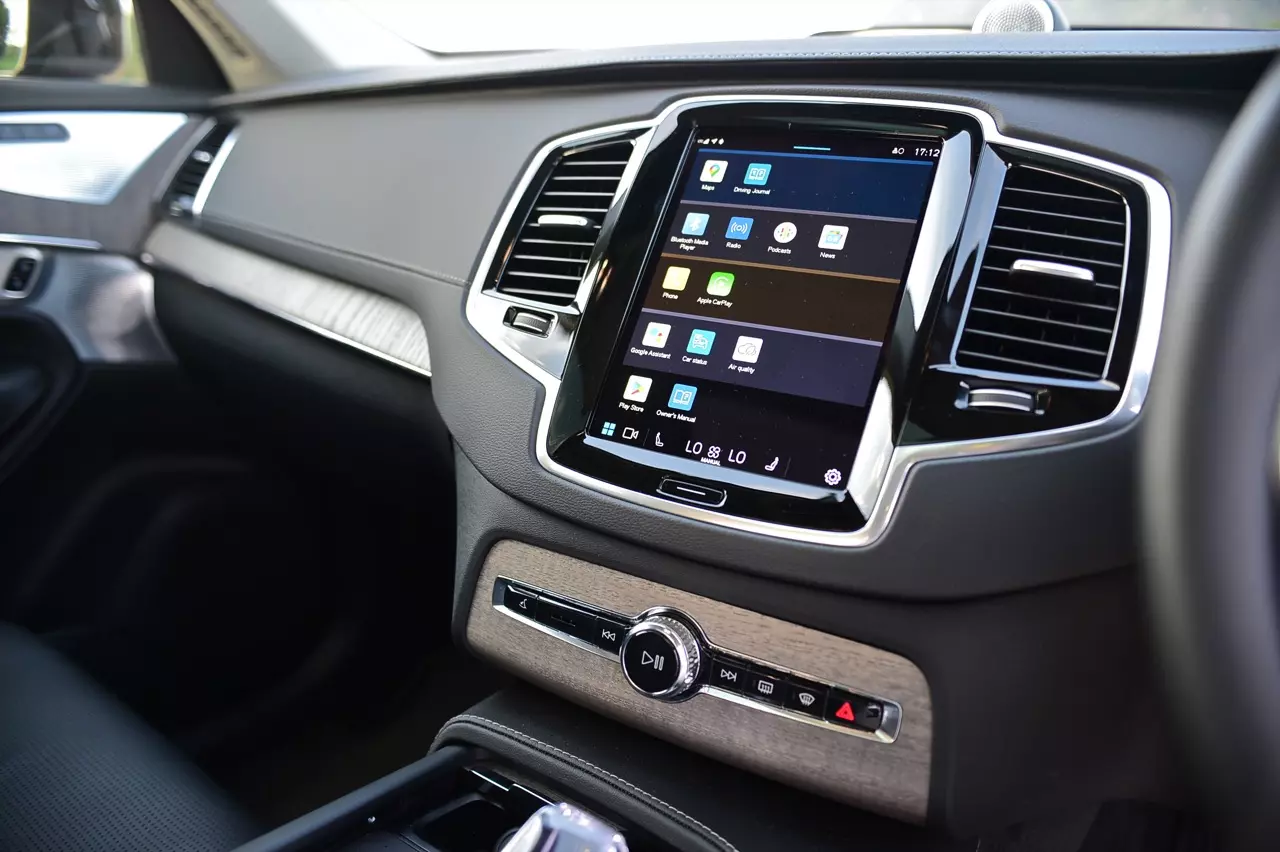 ทดสอบ VOLVO XC90 RECHARGE ULTMATE T8 ยานแม่ไวกิ้ง แรงบิดทะลุมิติกับระบบ PLUG IN HYBRID