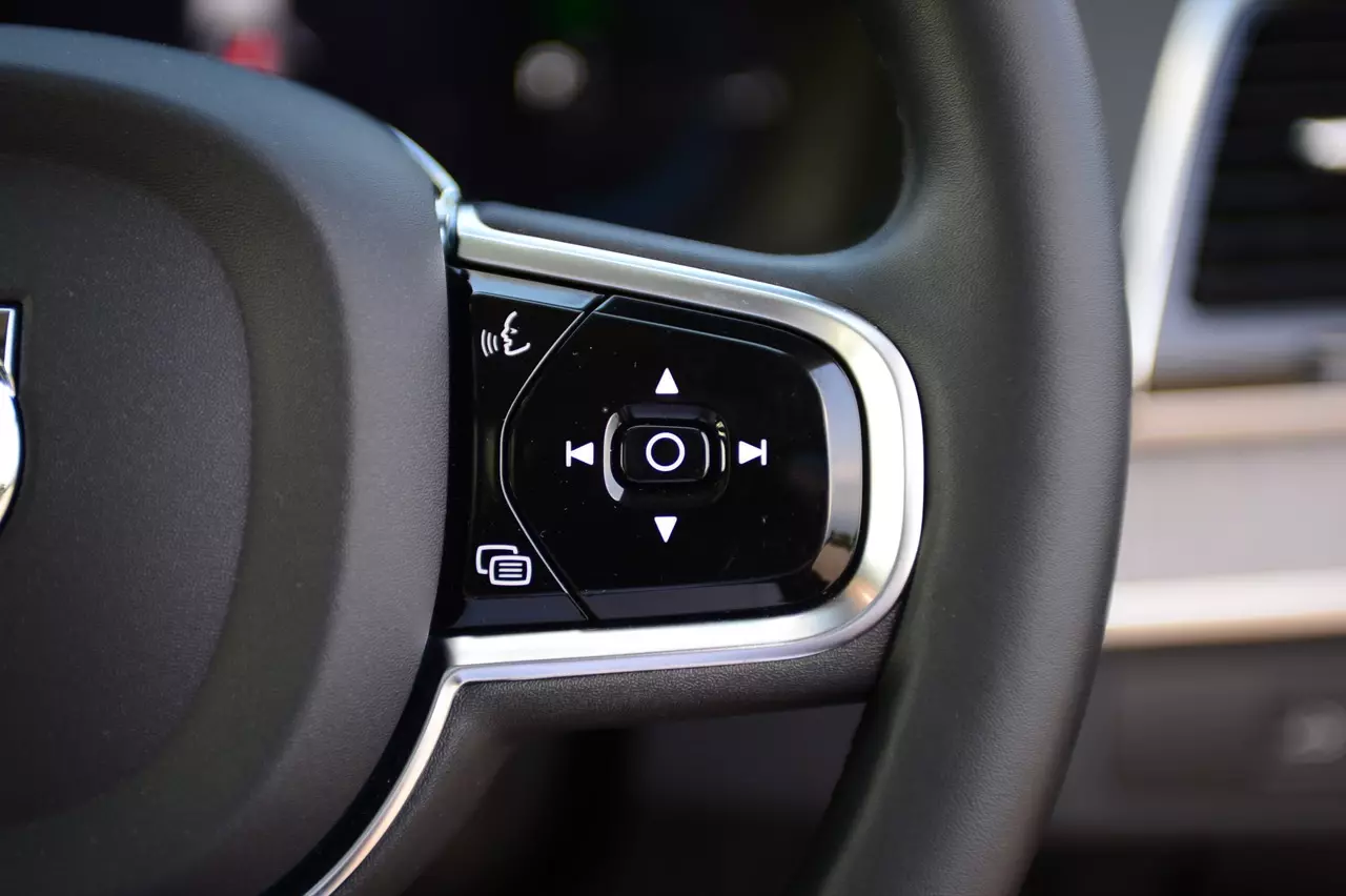 ทดสอบ VOLVO XC90 RECHARGE ULTMATE T8 ยานแม่ไวกิ้ง แรงบิดทะลุมิติกับระบบ PLUG IN HYBRID