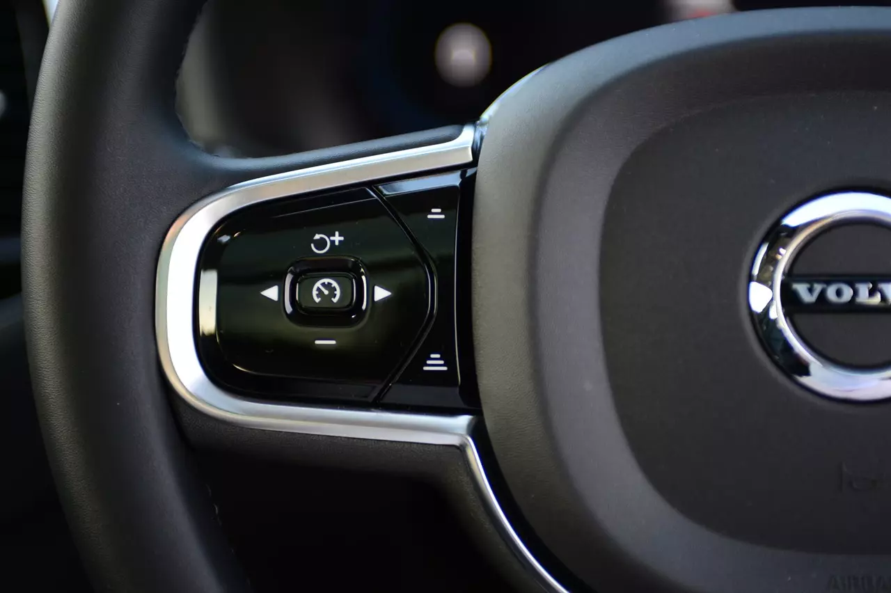 ทดสอบ VOLVO XC90 RECHARGE ULTMATE T8 ยานแม่ไวกิ้ง แรงบิดทะลุมิติกับระบบ PLUG IN HYBRID