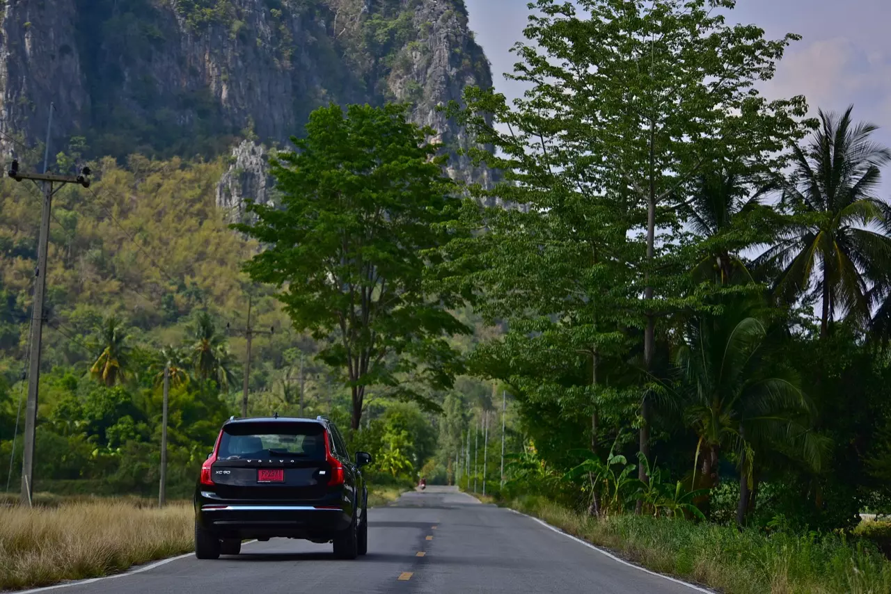 ทดสอบ VOLVO XC90 RECHARGE ULTMATE T8 ยานแม่ไวกิ้ง แรงบิดทะลุมิติกับระบบ PLUG IN HYBRID