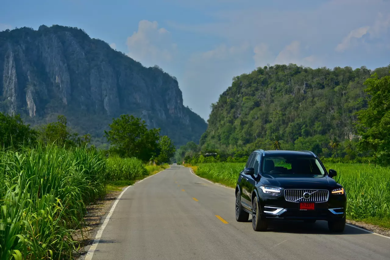 ทดสอบ VOLVO XC90 RECHARGE ULTMATE T8 ยานแม่ไวกิ้ง แรงบิดทะลุมิติกับระบบ PLUG IN HYBRID