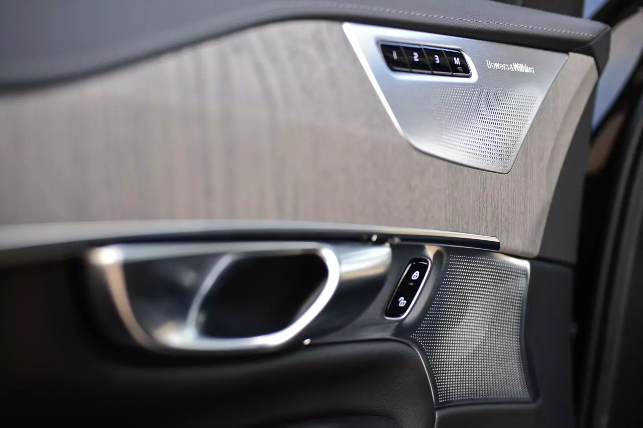 ทดสอบ VOLVO XC90 RECHARGE ULTMATE T8 ยานแม่ไวกิ้ง แรงบิดทะลุมิติกับระบบ PLUG IN HYBRID
