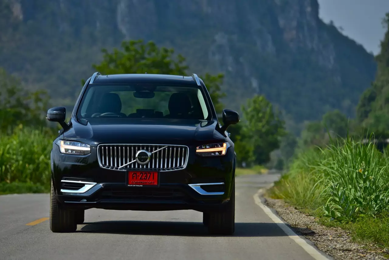 ทดสอบ VOLVO XC90 RECHARGE ULTMATE T8 ยานแม่ไวกิ้ง แรงบิดทะลุมิติกับระบบ PLUG IN HYBRID