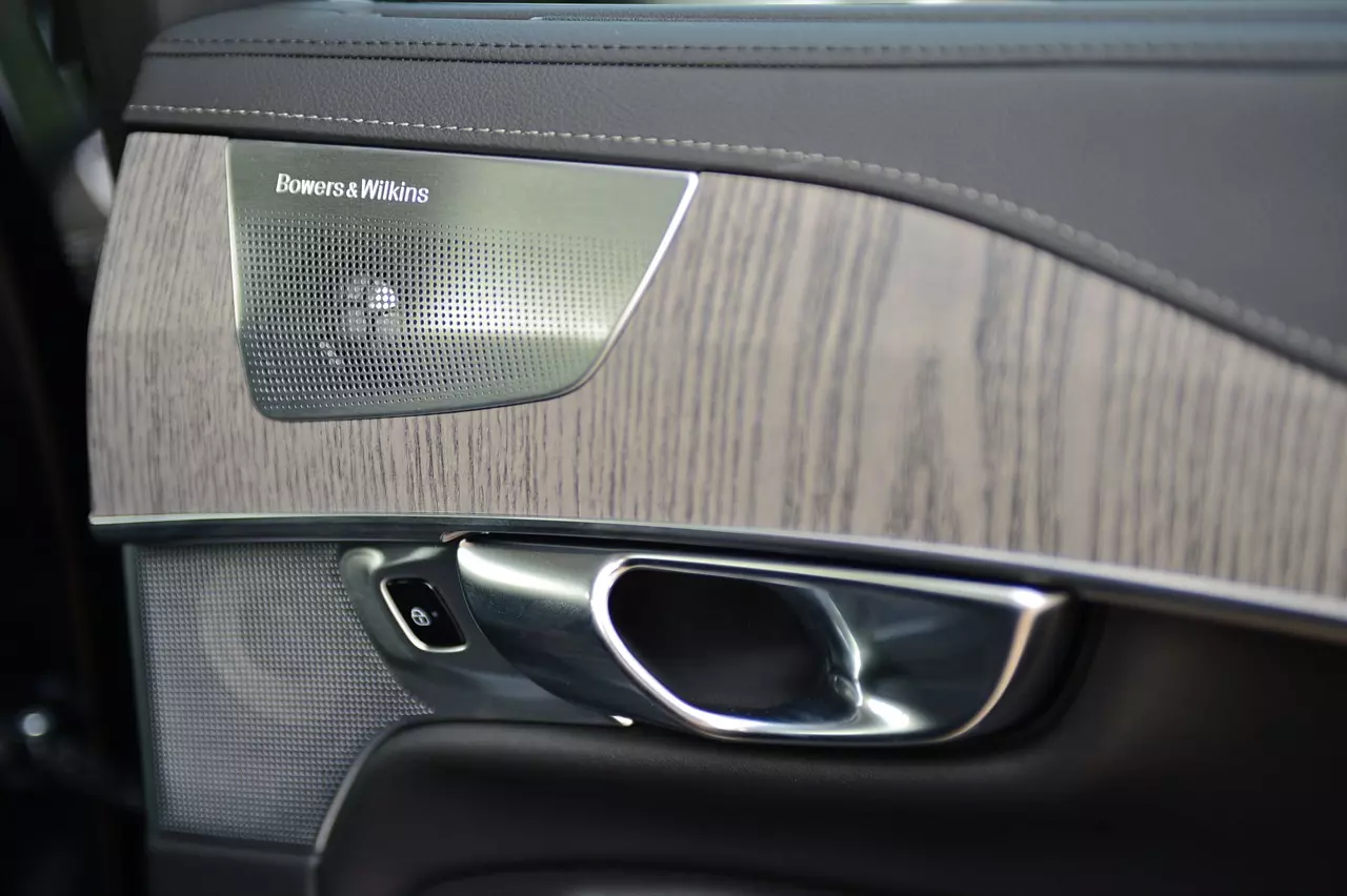 ทดสอบ VOLVO XC90 RECHARGE ULTMATE T8 ยานแม่ไวกิ้ง แรงบิดทะลุมิติกับระบบ PLUG IN HYBRID
