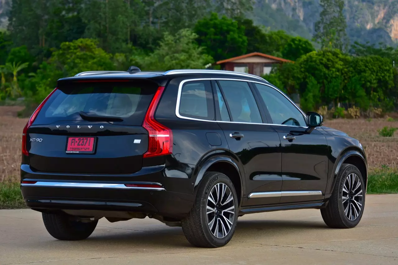 ทดสอบ VOLVO XC90 RECHARGE ULTMATE T8 ยานแม่ไวกิ้ง แรงบิดทะลุมิติกับระบบ PLUG IN HYBRID