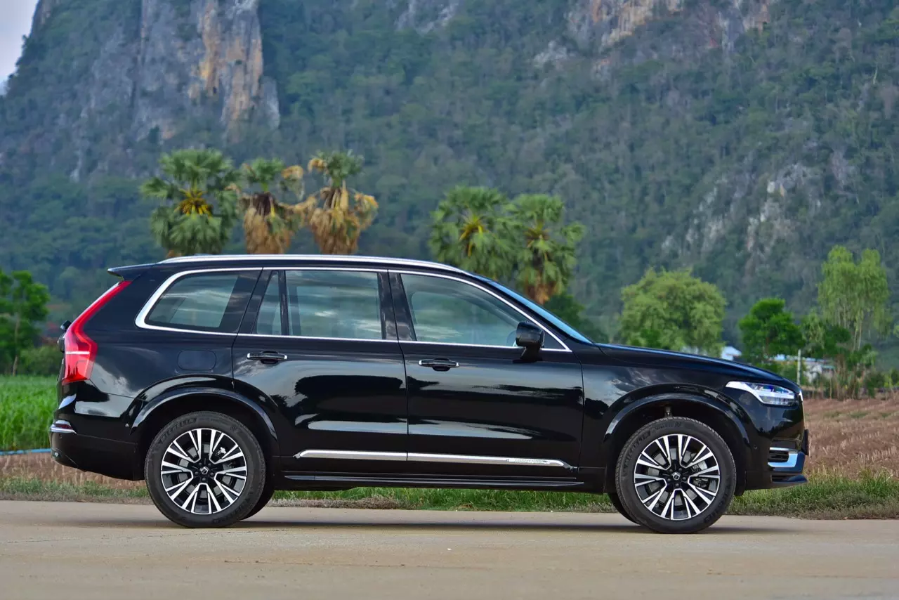 ทดสอบ VOLVO XC90 RECHARGE ULTMATE T8 ยานแม่ไวกิ้ง แรงบิดทะลุมิติกับระบบ PLUG IN HYBRID