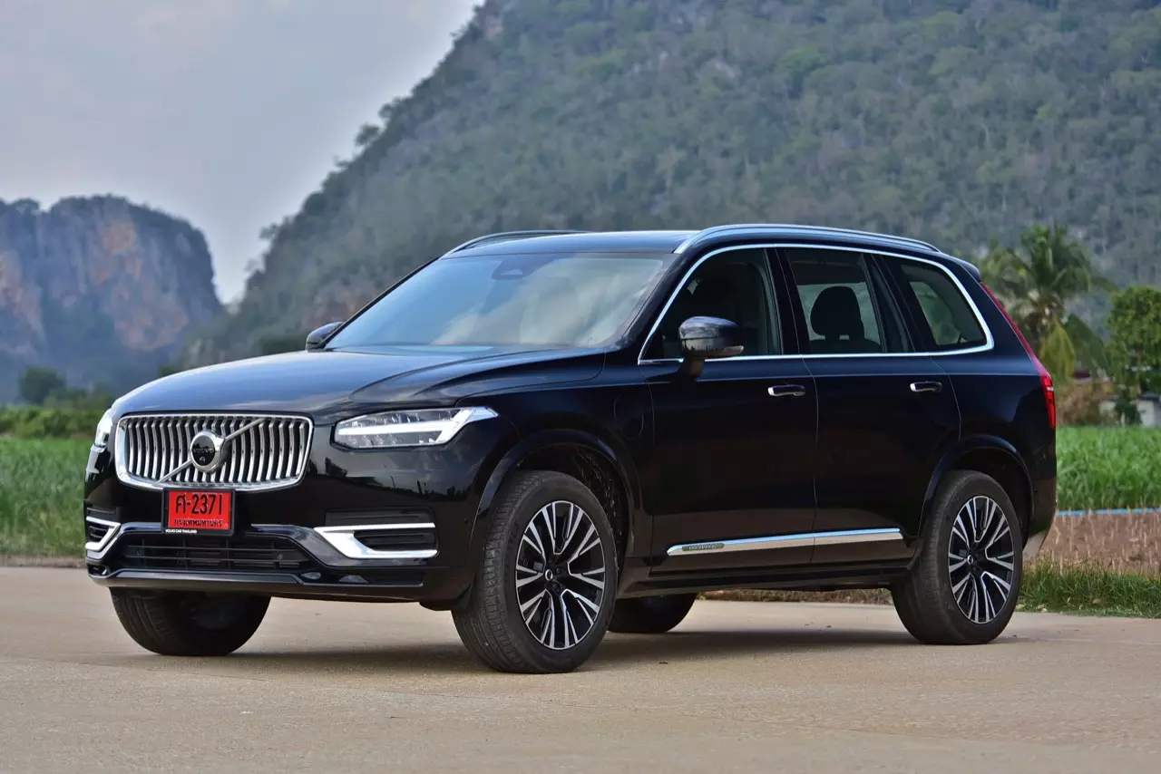 ทดสอบ VOLVO XC90 RECHARGE ULTMATE T8 ยานแม่ไวกิ้ง แรงบิดทะลุมิติกับระบบ PLUG IN HYBRID