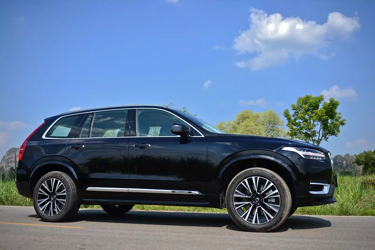 ทดสอบ VOLVO XC90 RECHARGE ULTMATE T8 ยานแม่ไวกิ้ง แรงบิดทะลุมิติกับระบบ PLUG IN HYBRID