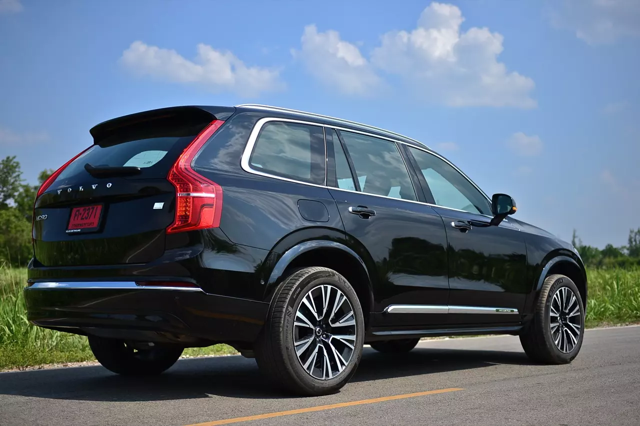 ทดสอบ VOLVO XC90 RECHARGE ULTMATE T8 ยานแม่ไวกิ้ง แรงบิดทะลุมิติกับระบบ PLUG IN HYBRID