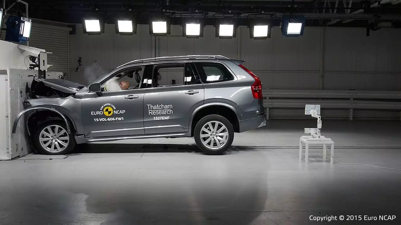 ทดสอบ VOLVO XC90 RECHARGE ULTMATE T8 ยานแม่ไวกิ้ง แรงบิดทะลุมิติกับระบบ PLUG IN HYBRID