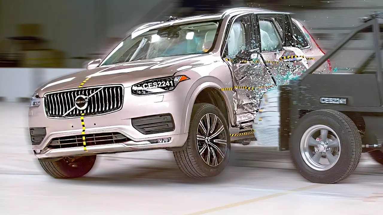 ทดสอบ VOLVO XC90 RECHARGE ULTMATE T8 ยานแม่ไวกิ้ง แรงบิดทะลุมิติกับระบบ PLUG IN HYBRID