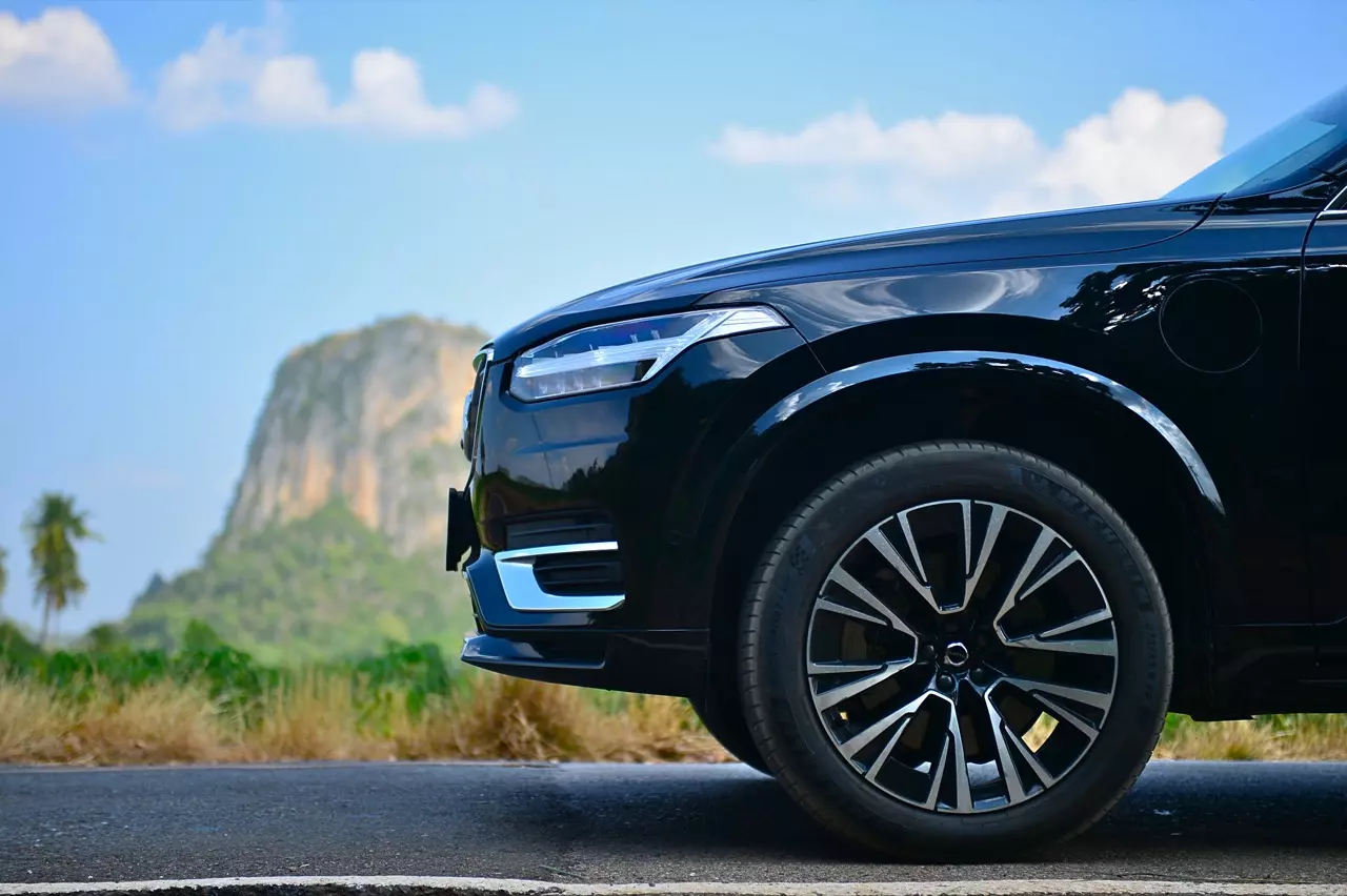 ทดสอบ VOLVO XC90 RECHARGE ULTMATE T8 ยานแม่ไวกิ้ง แรงบิดทะลุมิติกับระบบ PLUG IN HYBRID