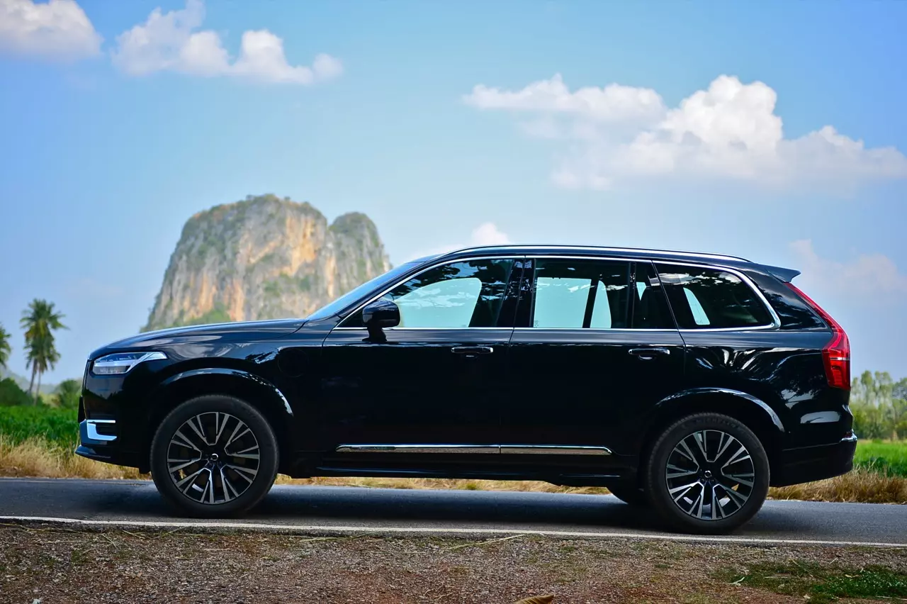 ทดสอบ VOLVO XC90 RECHARGE ULTMATE T8 ยานแม่ไวกิ้ง แรงบิดทะลุมิติกับระบบ PLUG IN HYBRID