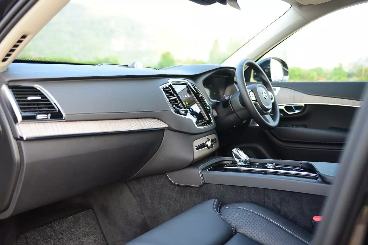 ทดสอบ VOLVO XC90 RECHARGE ULTMATE T8 ยานแม่ไวกิ้ง แรงบิดทะลุมิติกับระบบ PLUG IN HYBRID