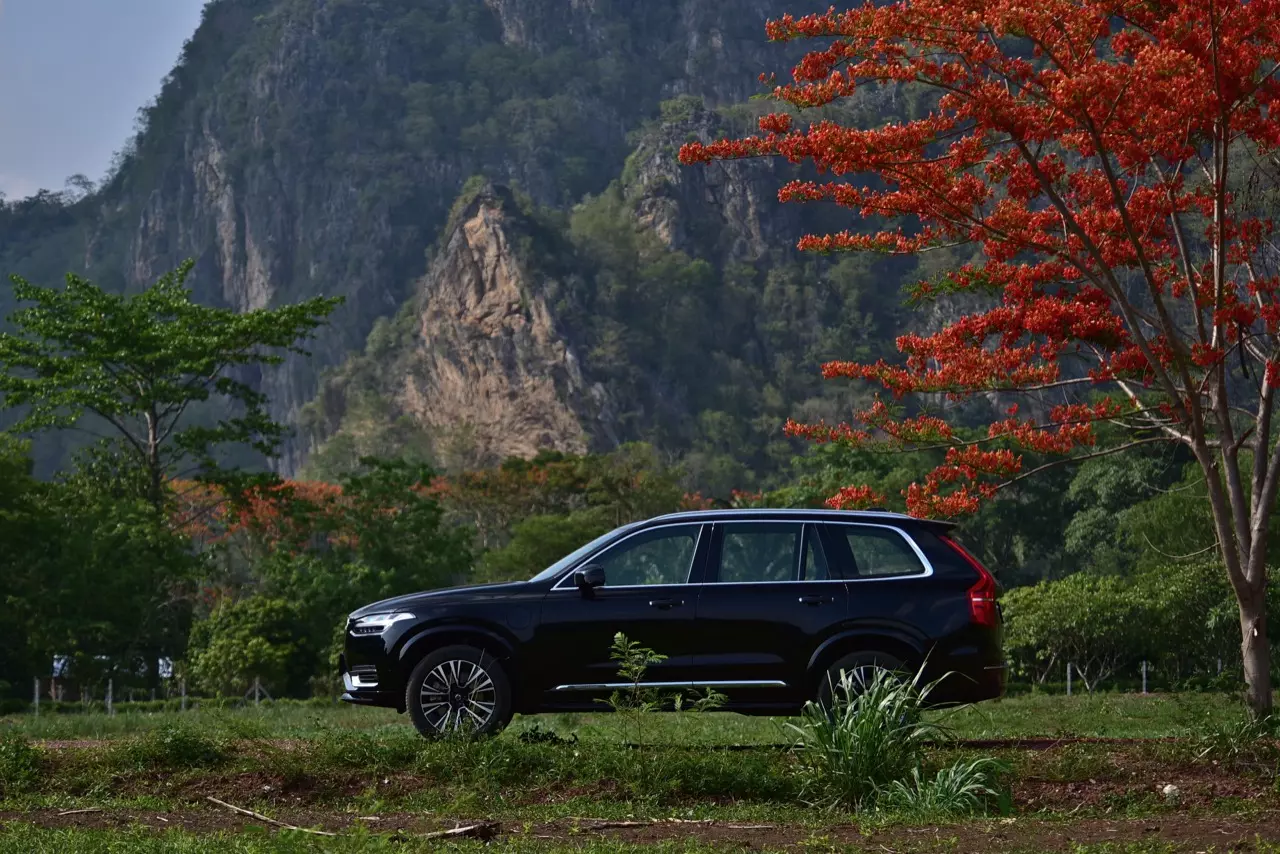 ทดสอบ VOLVO XC90 RECHARGE ULTMATE T8 ยานแม่ไวกิ้ง แรงบิดทะลุมิติกับระบบ PLUG IN HYBRID