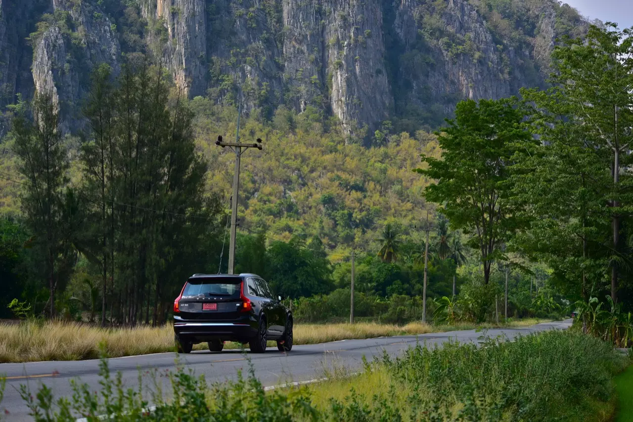 ทดสอบ VOLVO XC90 RECHARGE ULTMATE T8 ยานแม่ไวกิ้ง แรงบิดทะลุมิติกับระบบ PLUG IN HYBRID