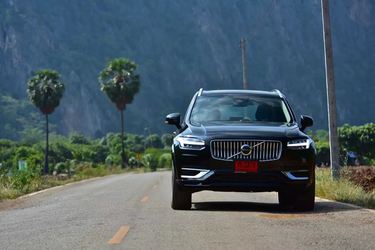 ทดสอบ VOLVO XC90 RECHARGE ULTMATE T8 ยานแม่ไวกิ้ง แรงบิดทะลุมิติกับระบบ PLUG IN HYBRID