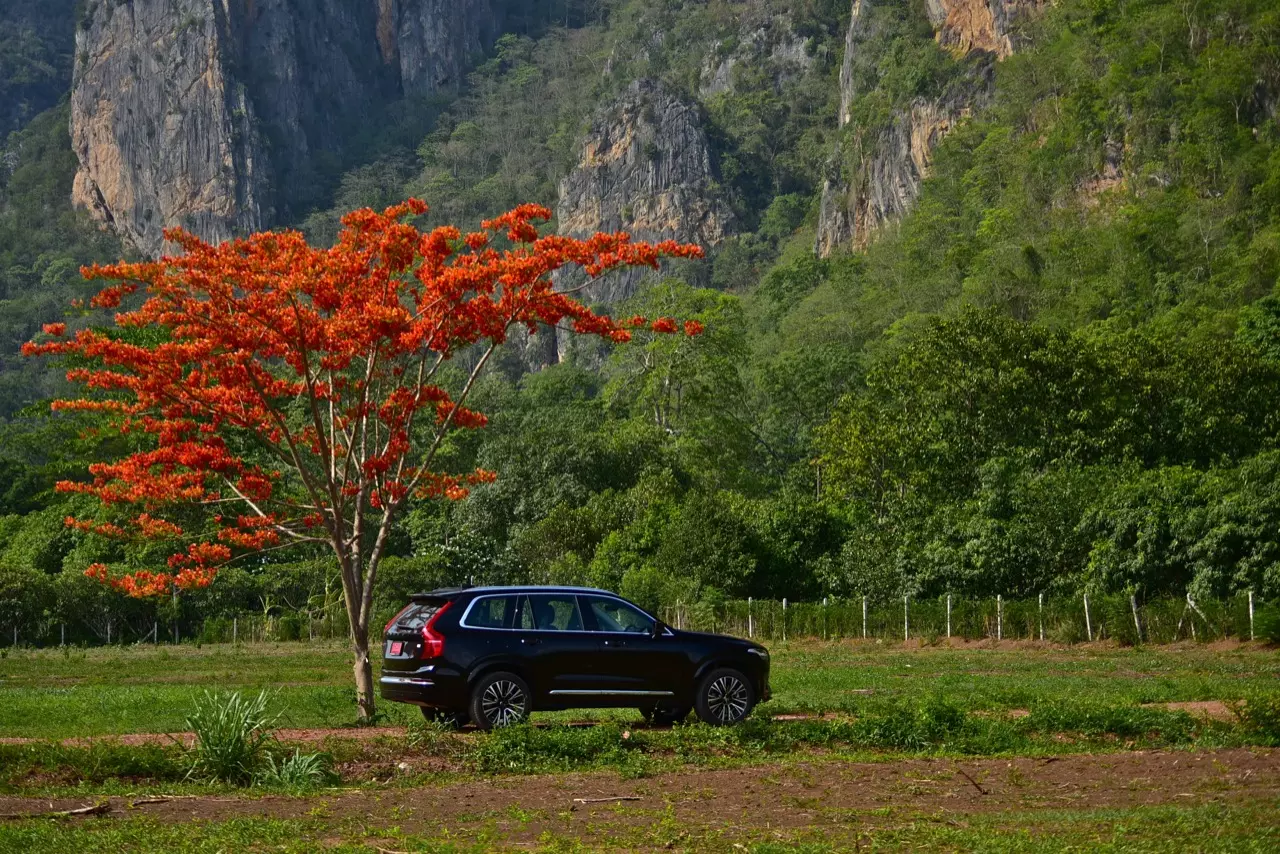 ทดสอบ VOLVO XC90 RECHARGE ULTMATE T8 ยานแม่ไวกิ้ง แรงบิดทะลุมิติกับระบบ PLUG IN HYBRID