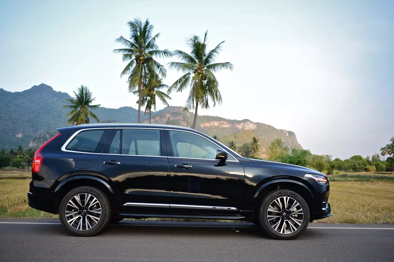 ทดสอบ VOLVO XC90 RECHARGE ULTMATE T8 ยานแม่ไวกิ้ง แรงบิดทะลุมิติกับระบบ PLUG IN HYBRID