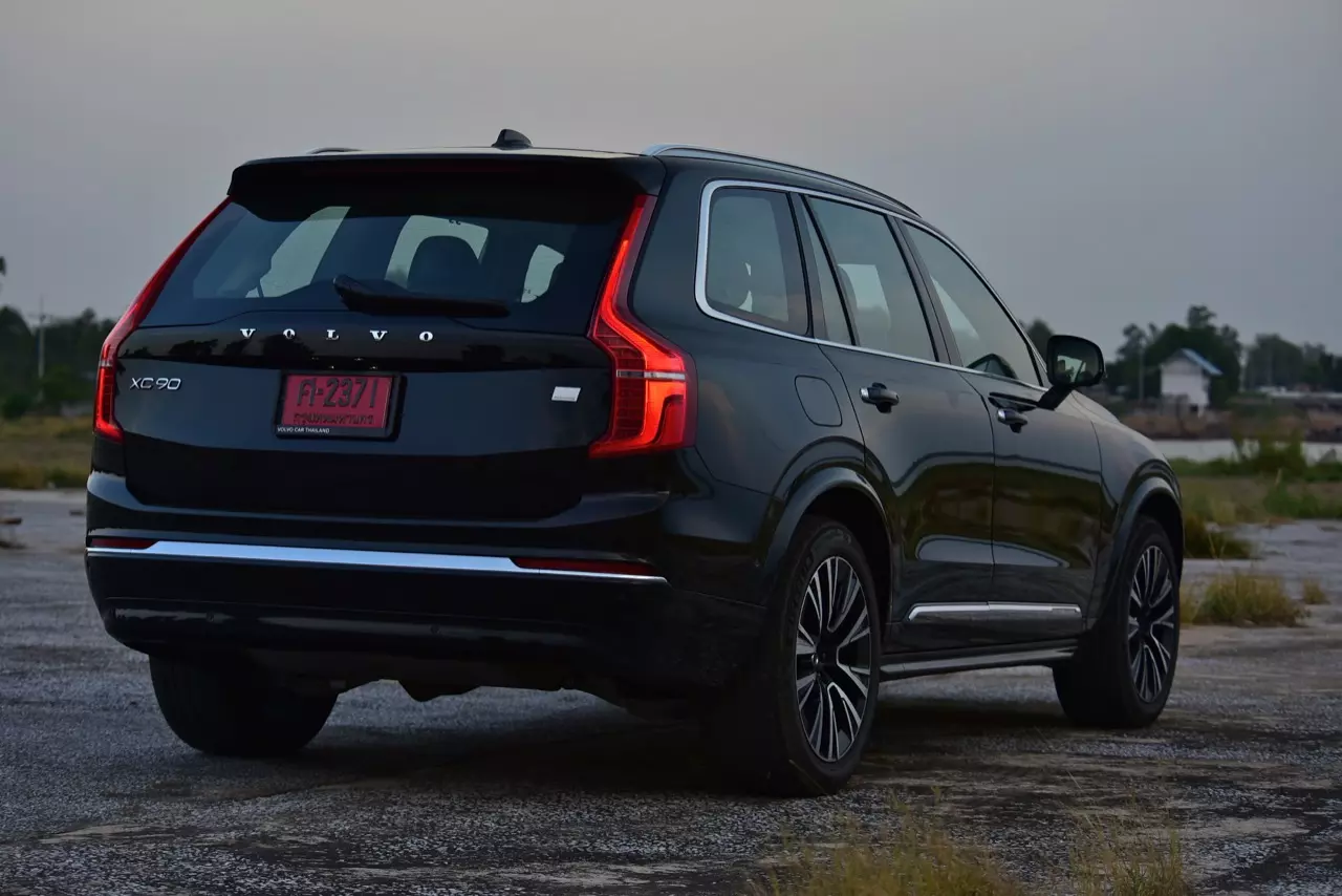 ทดสอบ VOLVO XC90 RECHARGE ULTMATE T8 ยานแม่ไวกิ้ง แรงบิดทะลุมิติกับระบบ PLUG IN HYBRID