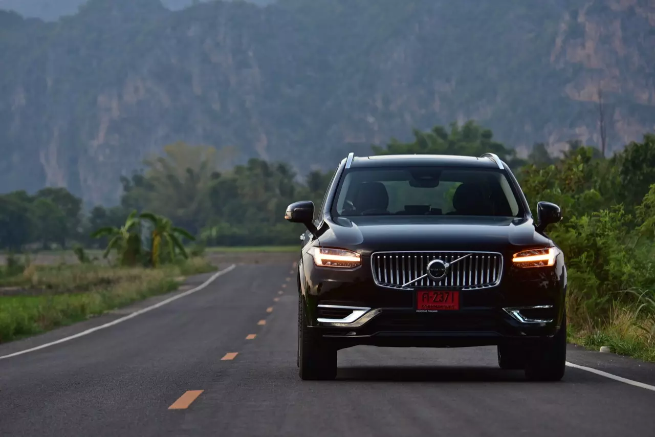 ทดสอบ VOLVO XC90 RECHARGE ULTMATE T8 ยานแม่ไวกิ้ง แรงบิดทะลุมิติกับระบบ PLUG IN HYBRID