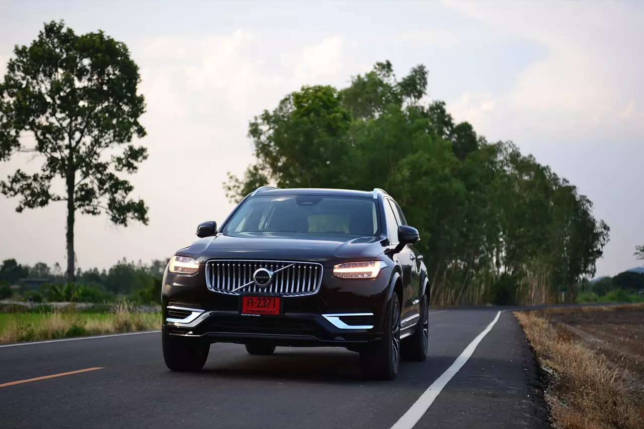 ทดสอบ VOLVO XC90 RECHARGE ULTMATE T8 ยานแม่ไวกิ้ง แรงบิดทะลุมิติกับระบบ PLUG IN HYBRID