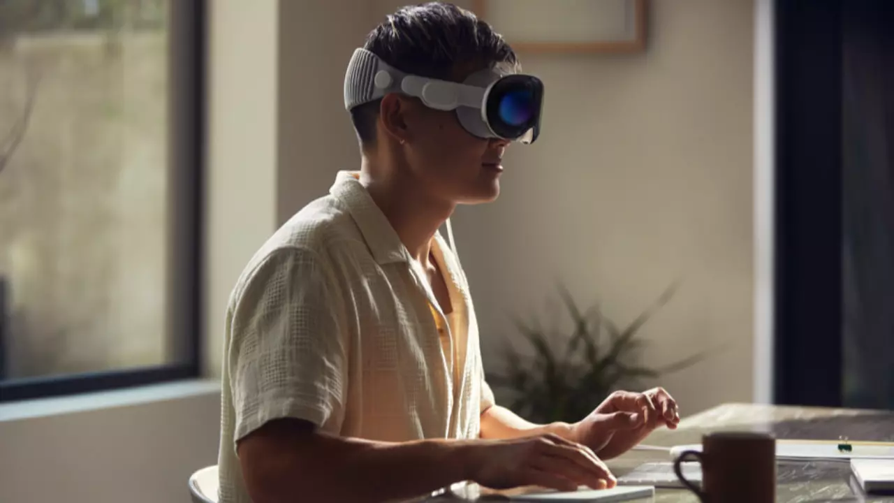 "Apple Vision Pro" คืออะไร ส่องสเปกน่าใช้ พร้อมราคาแว่น AR เปลี่ยนโลก