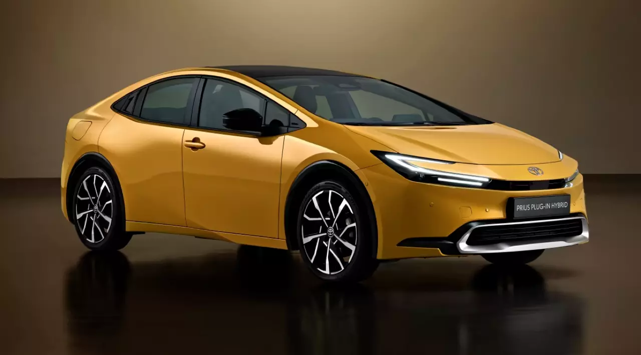 Prius prime deals plug type