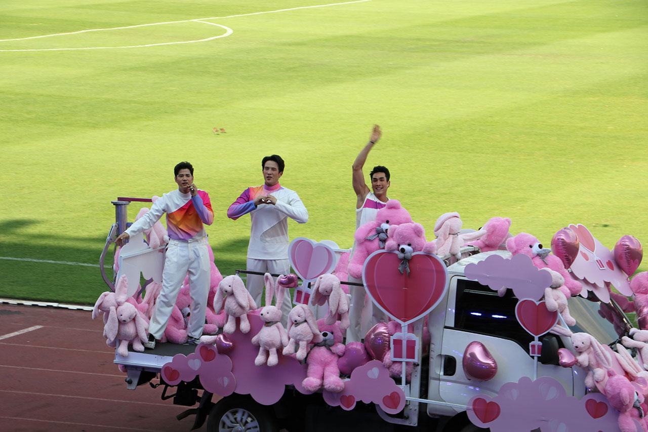 รถแห่ซุปตาร์