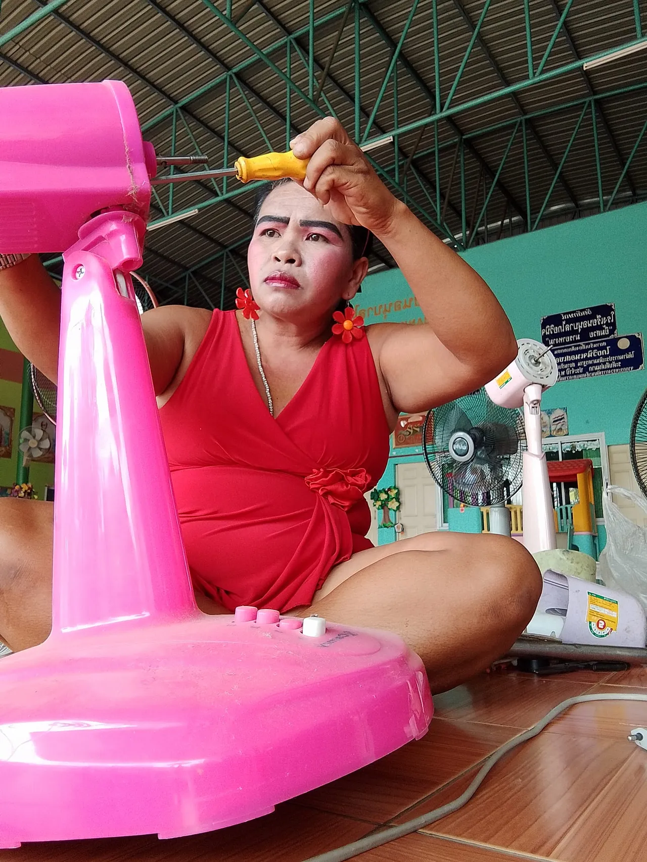 เจ๊มิ่ง ช่างซ่อมพัดลมสายเดี่ยว เปิดที่มาแต่งแซ่บพริกหมดสวน ใช้ฝีมือพิสูจน์คำสบประมาท (คลิป)