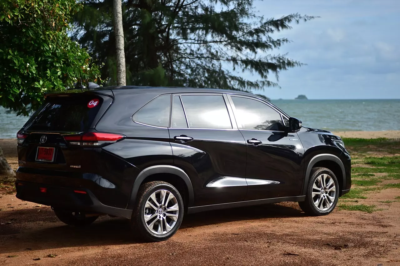 นุ่มนวลชวนหลับ! สัมผัสแรกแปลกใจ TOYOTA INNOVA ZENIX 2.0HEV PREMIUM