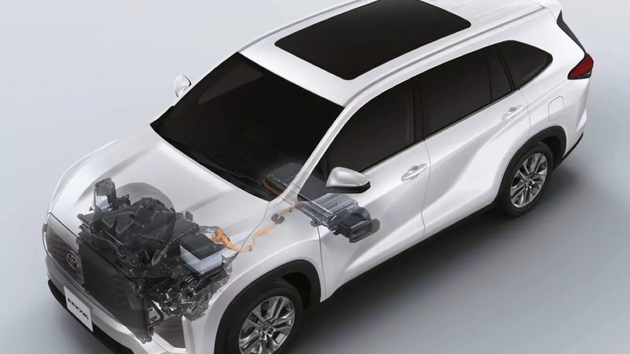 นุ่มนวลชวนหลับ! สัมผัสแรกแปลกใจ TOYOTA INNOVA ZENIX 2.0HEV PREMIUM