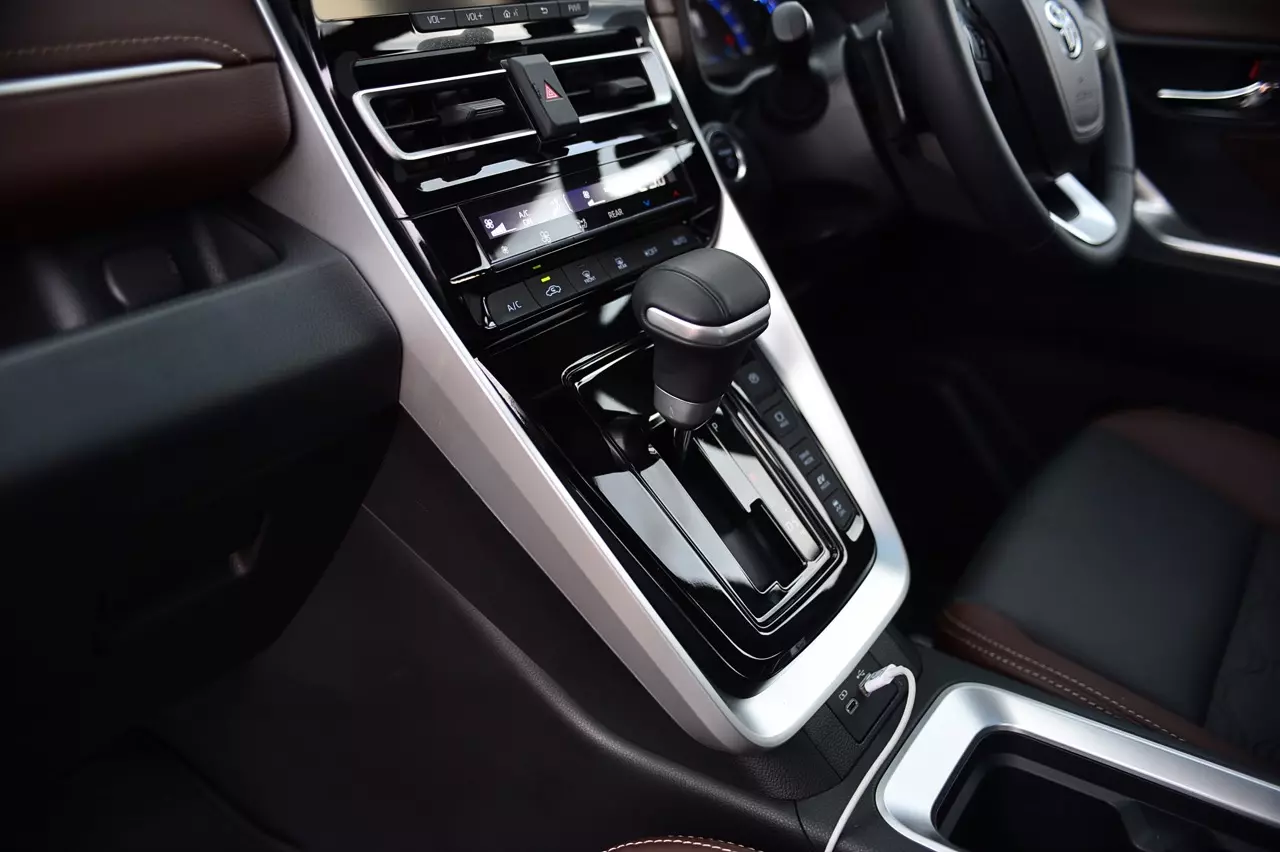 นุ่มนวลชวนหลับ! สัมผัสแรกแปลกใจ TOYOTA INNOVA ZENIX 2.0HEV PREMIUM