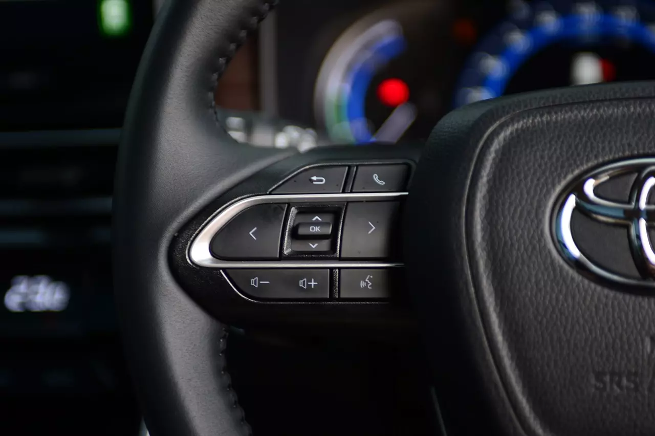 นุ่มนวลชวนหลับ! สัมผัสแรกแปลกใจ TOYOTA INNOVA ZENIX 2.0HEV PREMIUM
