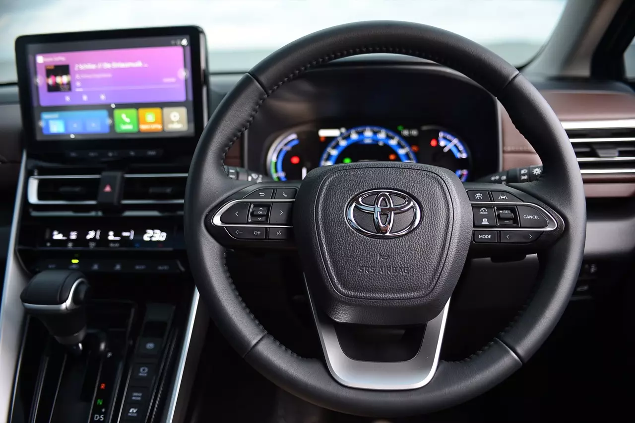 นุ่มนวลชวนหลับ! สัมผัสแรกแปลกใจ TOYOTA INNOVA ZENIX 2.0HEV PREMIUM