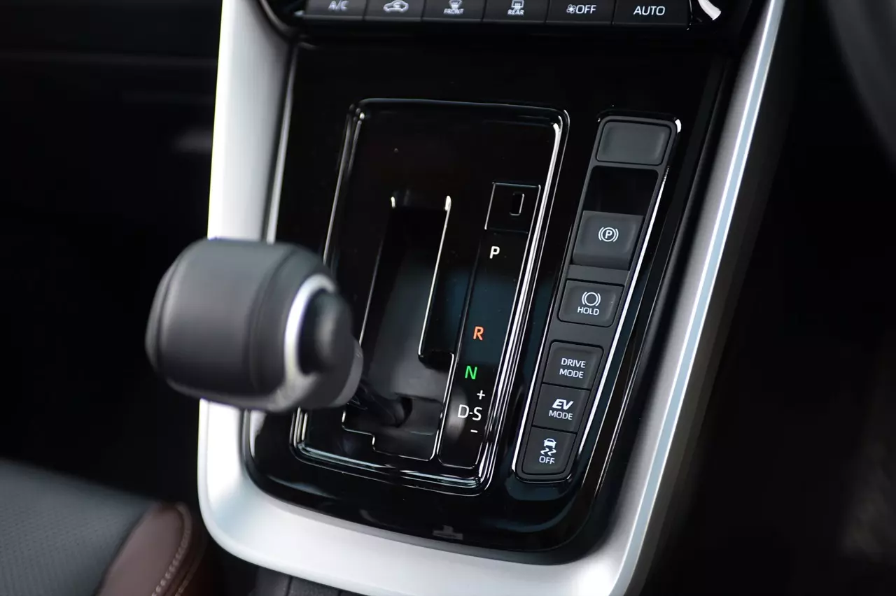นุ่มนวลชวนหลับ! สัมผัสแรกแปลกใจ TOYOTA INNOVA ZENIX 2.0HEV PREMIUM