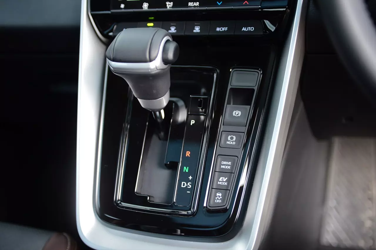 นุ่มนวลชวนหลับ! สัมผัสแรกแปลกใจ TOYOTA INNOVA ZENIX 2.0HEV PREMIUM