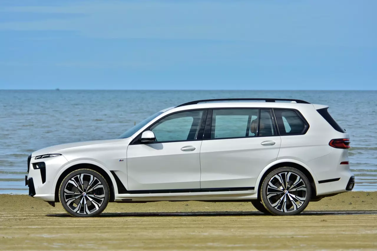 ประกอบไทยราคาดีงาม ทดสอบ BMW X7 xDRIVE40d M SPORT LCI 2023