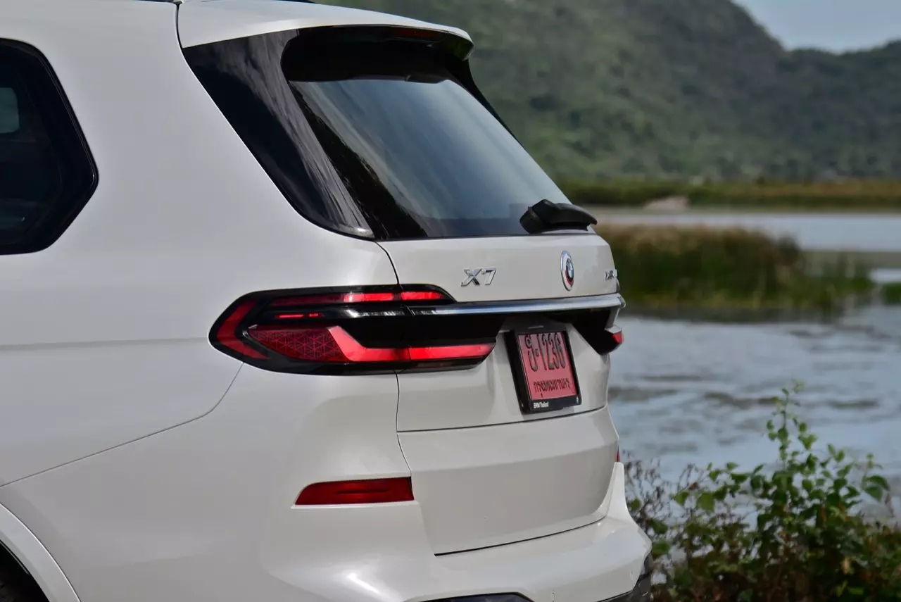 ประกอบไทยราคาดีงาม ทดสอบ BMW X7 xDRIVE40d M SPORT LCI 2023
