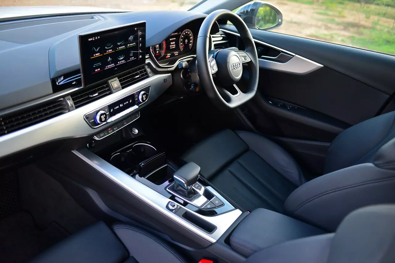 ช่วงล่างอย่างเทพ ราคาอย่างถูก! ทดสอบ AUDI A4 40TFSI S LINE ICON BLACK