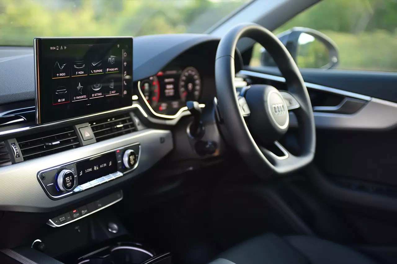 ช่วงล่างอย่างเทพ ราคาอย่างถูก! ทดสอบ AUDI A4 40TFSI S LINE ICON BLACK