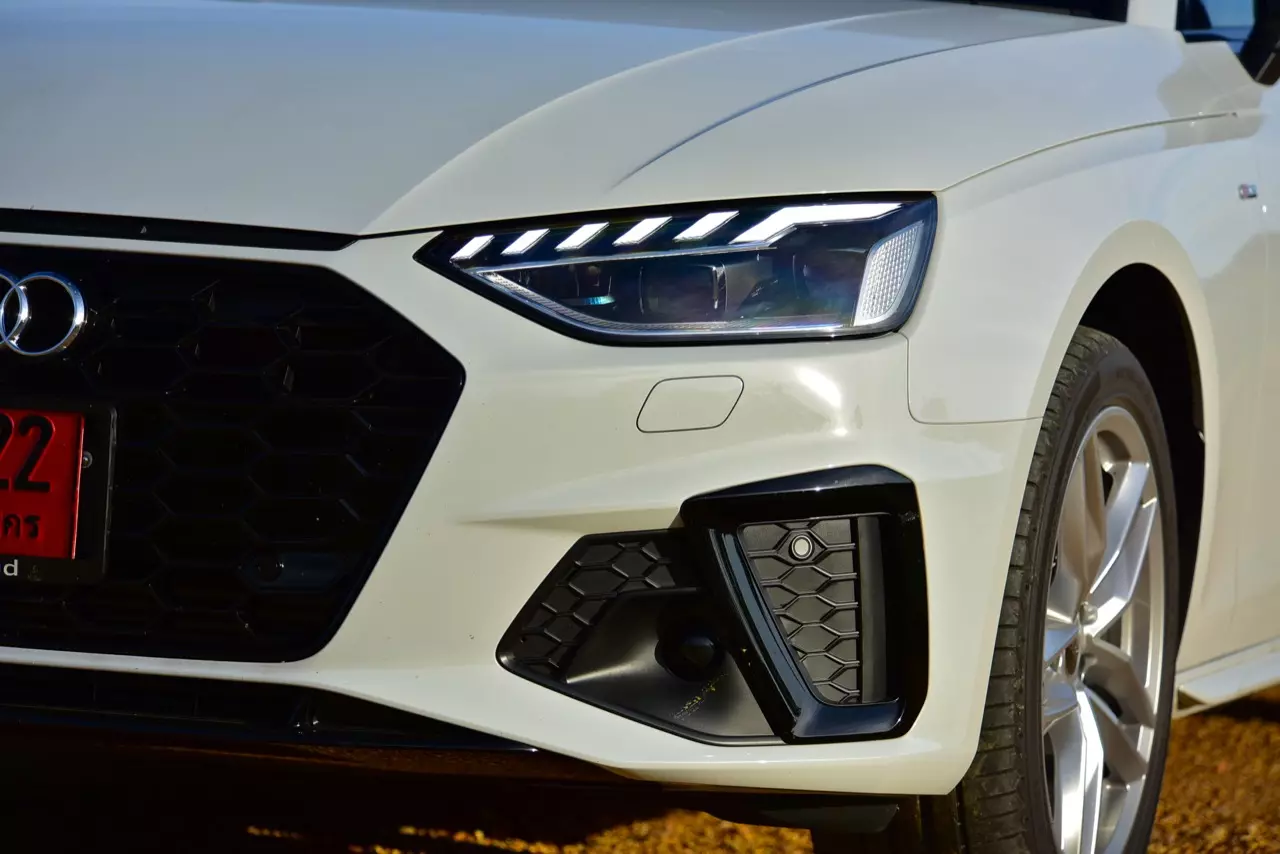 ช่วงล่างอย่างเทพ ราคาอย่างถูก! ทดสอบ AUDI A4 40TFSI S LINE ICON BLACK