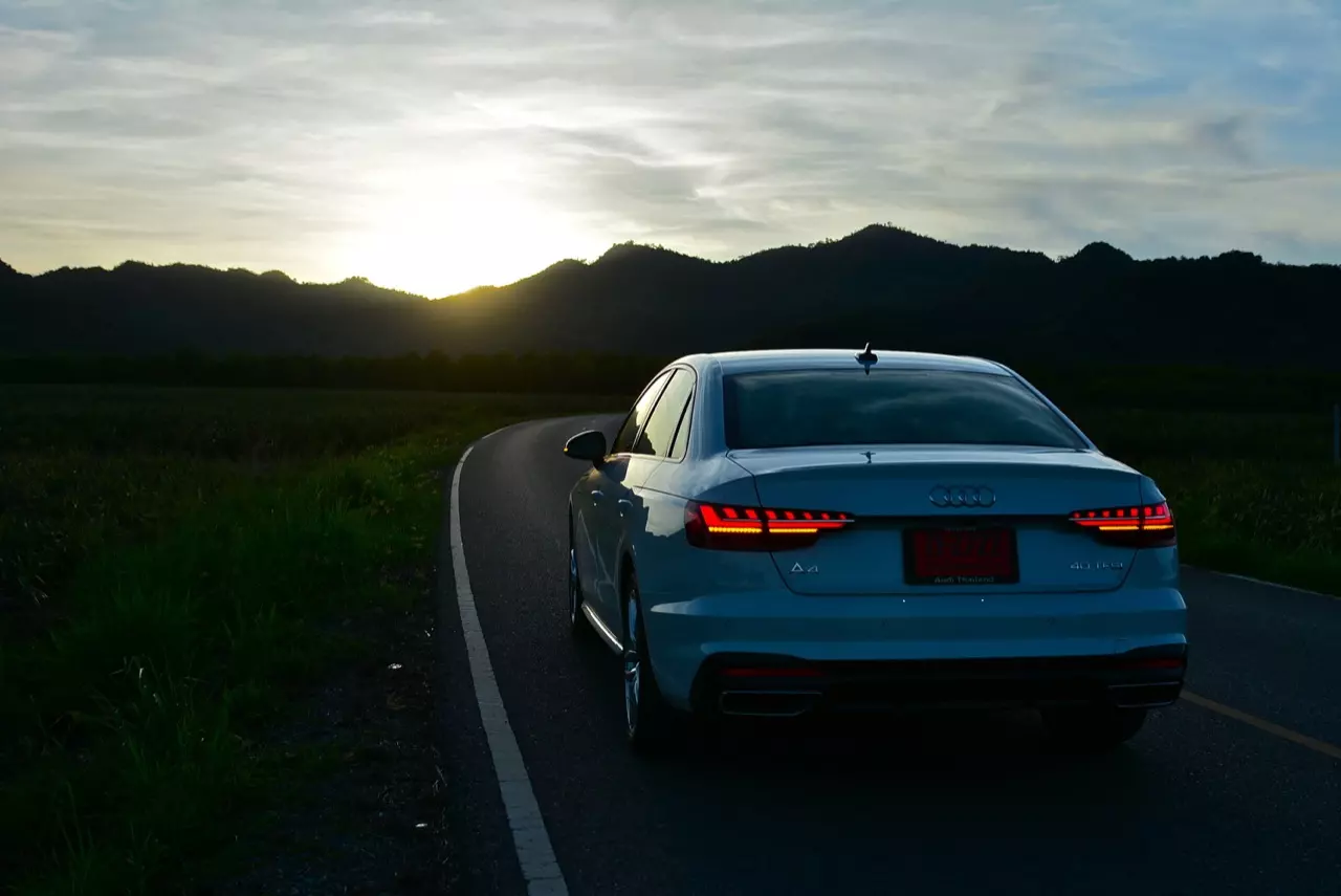 ช่วงล่างอย่างเทพ ราคาอย่างถูก! ทดสอบ AUDI A4 40TFSI S LINE ICON BLACK