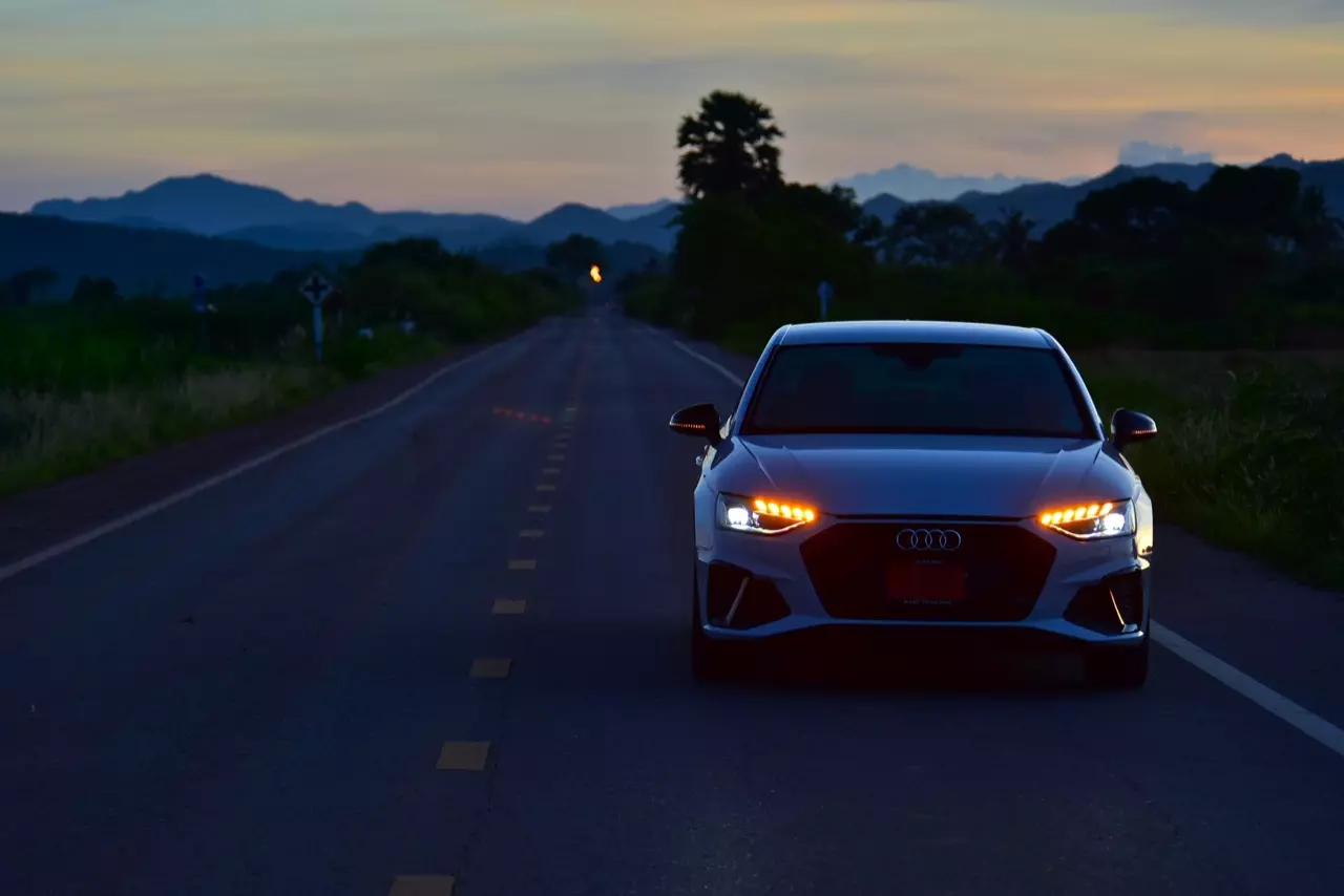 ช่วงล่างอย่างเทพ ราคาอย่างถูก! ทดสอบ AUDI A4 40TFSI S LINE ICON BLACK