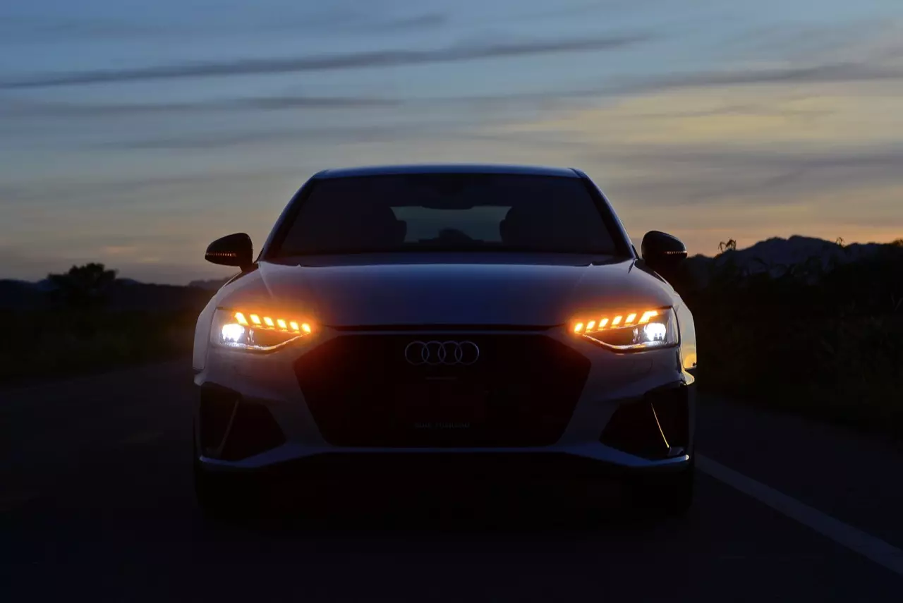 ช่วงล่างอย่างเทพ ราคาอย่างถูก! ทดสอบ AUDI A4 40TFSI S LINE ICON BLACK