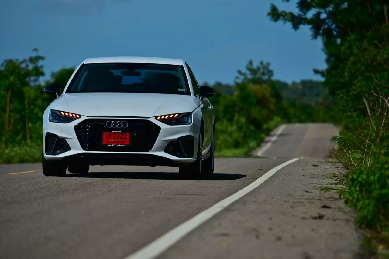 ช่วงล่างอย่างเทพ ราคาอย่างถูก! ทดสอบ AUDI A4 40TFSI S LINE ICON BLACK
