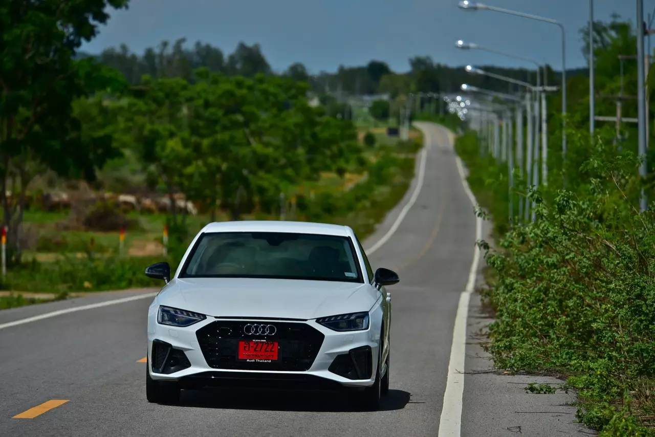 ช่วงล่างอย่างเทพ ราคาอย่างถูก! ทดสอบ AUDI A4 40TFSI S LINE ICON BLACK