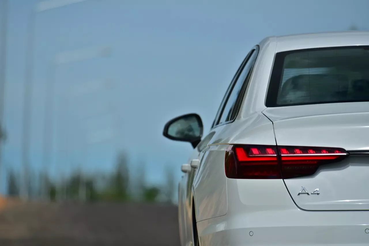 ช่วงล่างอย่างเทพ ราคาอย่างถูก! ทดสอบ AUDI A4 40TFSI S LINE ICON BLACK