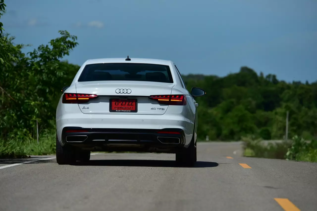 ช่วงล่างอย่างเทพ ราคาอย่างถูก! ทดสอบ AUDI A4 40TFSI S LINE ICON BLACK