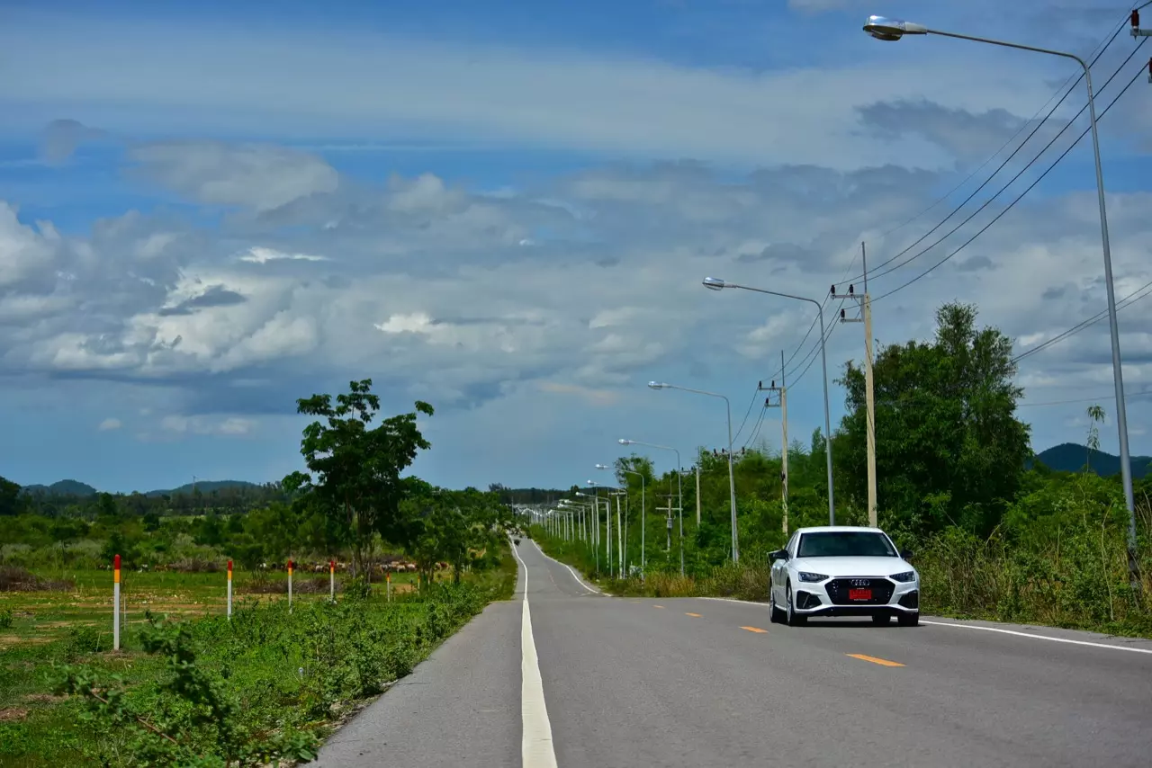 ช่วงล่างอย่างเทพ ราคาอย่างถูก! ทดสอบ AUDI A4 40TFSI S LINE ICON BLACK